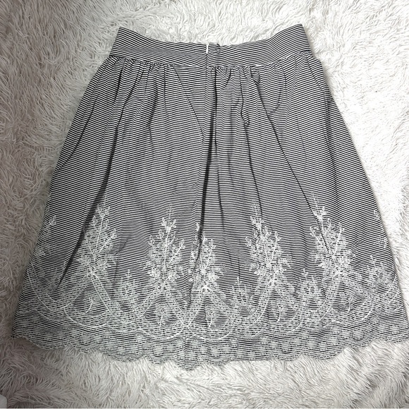 NY Collection Black White Striped Skirt w/ Embroidered Hem | Size 6 - Picture 9 of 15